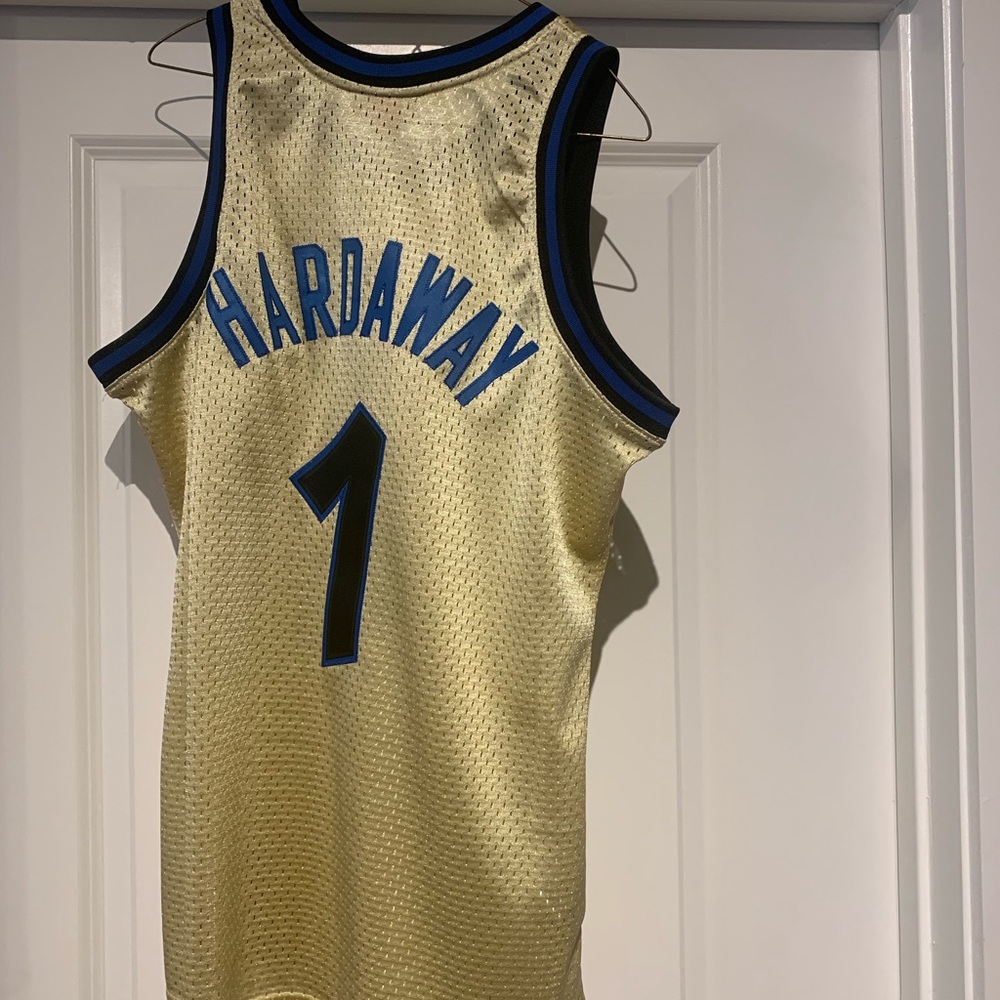 Penny Hardaway Jersey/Hat ( Gold Orlando Magic) - Picture 6 of 6